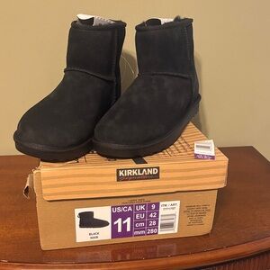 Kirkland Signature Black Shearling lined Boots size 11